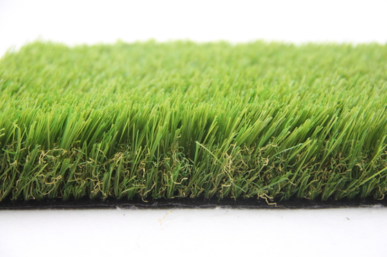 LA CHINE Prix artificiel 40mm d'herbe à la maison de décor de gazon synthétique Rolls de jardin pour la vente en gros fournisseur