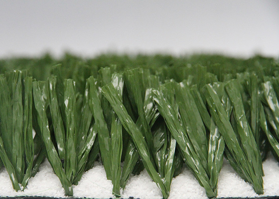 LA CHINE Herbe artificielle verte pour le terrain de football, herbe artificielle de faux de gazon du football fournisseur