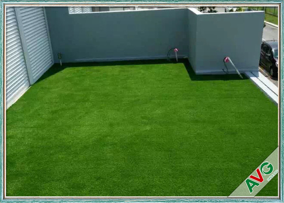 LA CHINE Gazon artificiel 9600 Dtex d'herbe de jardin de pelouse synthétique à haute densité d'arrière-cour fournisseur