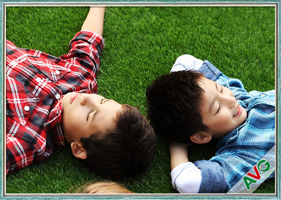 LA CHINE herbe de tapis artificielle synthétique extérieure de refroidisseur durable de 30mm pour des enfants de terrain de jeux fournisseur