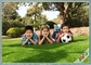 La sécurité aménageant les enfants en parc artificiels de loisirs de maison d'herbe font du jardinage gazon artificiel fournisseur