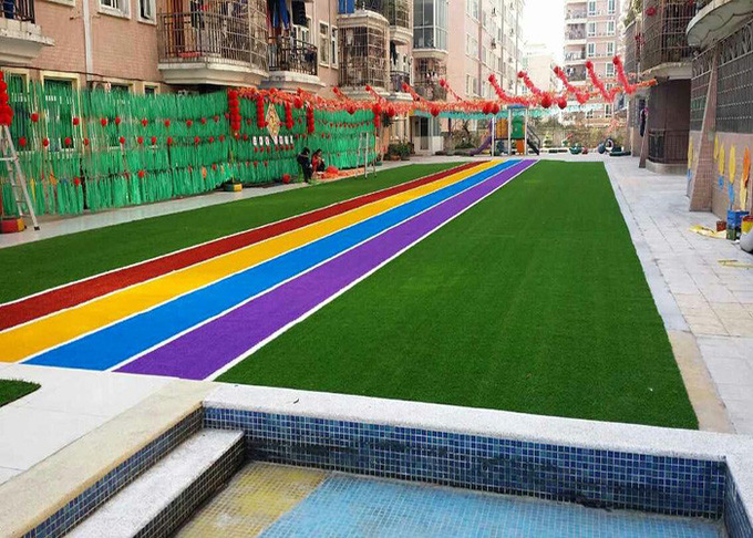Herbe de tapis artificielle de gazon synthétique coloré de terrain de jeu de décoration 3000 DTEX 0