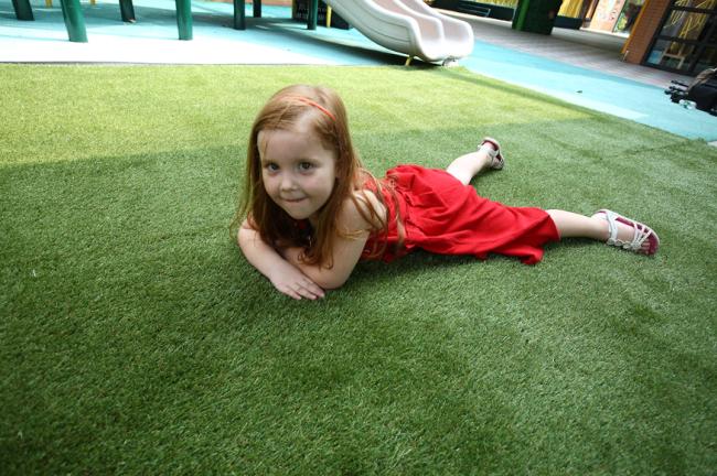 Favorable à l'environnement Anti-UV de aménagement de tapis artificiels d'herbe en métal libre 0