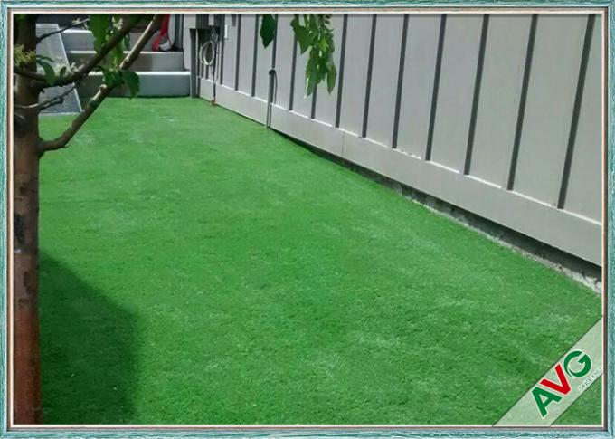 Gazon artificiel de regard naturel d'arrière-cour de belle herbe artificielle extérieure 0