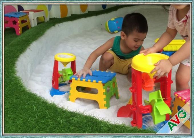 Putting green artificiel extérieur d'intérieur d'herbe pour des enfants jouant le GV/ESTO/CE 0