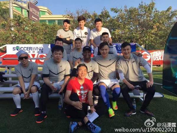 dernières nouvelles de l'entreprise Feng Xiaoting Charity Football Game s'est tenu hier, consacrant l'amour à l'avenir du football de la Chine  0