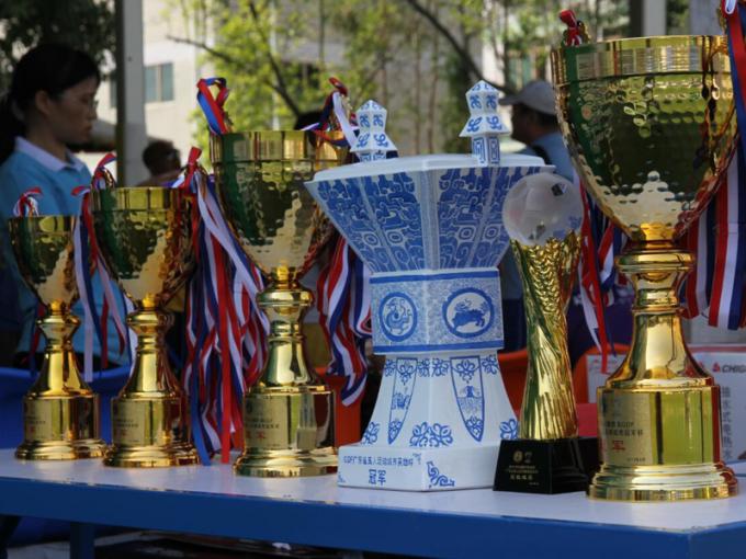 dernières nouvelles de l'entreprise 2017AVG la tasse de champion de ville du sponsor GDF a conclu avec succès,-- GZ Team Won la tasse de héros de Jia Again bleu et blanc  1