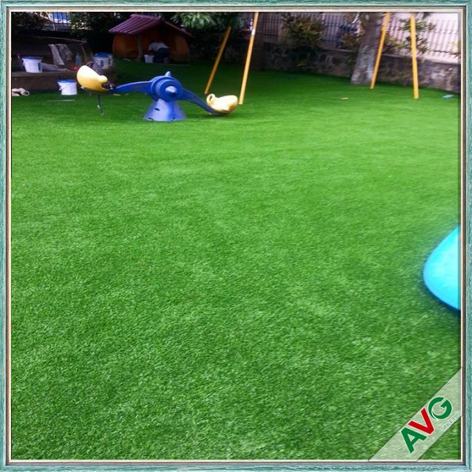 Aménageant l'herbe en parc naturelle de jeu d'herbe de tapis extérieur d'herbe 50mm pour la décoration de jardin 1