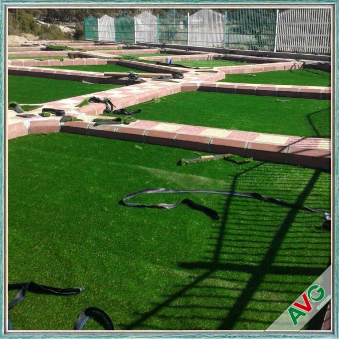 20mm C forment l'herbe artificielle de gazon synthétique vert artificiel de jardin de Cesped 0