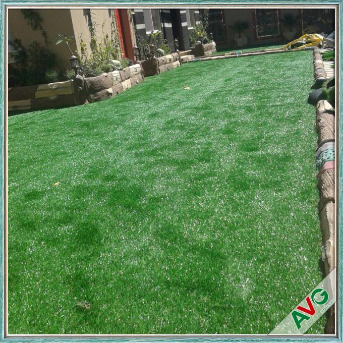 Engazonnez le jardin décoratif d'herbe de plastique de tapis pour aménager l'herbe en parc 25mm 0