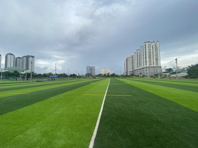 tapis artificiel d'herbe du football de taille de 40mm résistant à l'usure 0