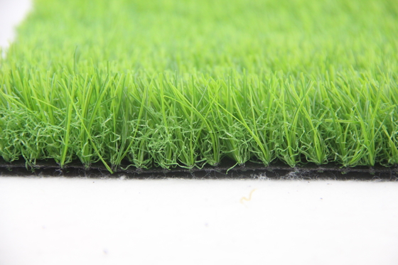 LA CHINE L'herbe synthétique artificielle résistante d'abrasion roulent 30MM pour le jardin fournisseur