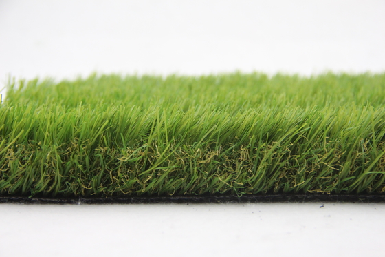 LA CHINE L'herbe artificielle de jardin de 7800 Detex tapissent 45mm pour l'aménagement fournisseur