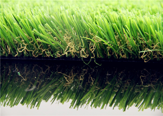 LA CHINE Gazon synthétique d'herbe artificielle de jardin, fausse herbe de jardin pour le verdissage de ville fournisseur