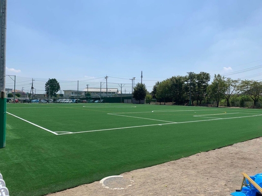 LA CHINE Prix artificiel de tapis de terrain de football de gazon de terrain de football de gazon de terrain de football fournisseur