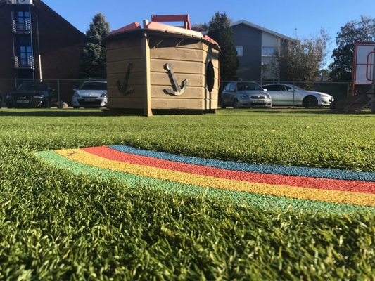 Couverture artificielle de tapis d'herbe de jardin d'herbe verte pour la décoration fournisseur