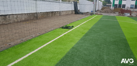 Herbe artificielle du football d'AVG 45mm de gazon artificiel artificiel en gros de gazon fournisseur