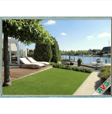 L'aménagement tapissent l'herbe artificielle de gazon synthétique d'herbe pour le jardin fournisseur